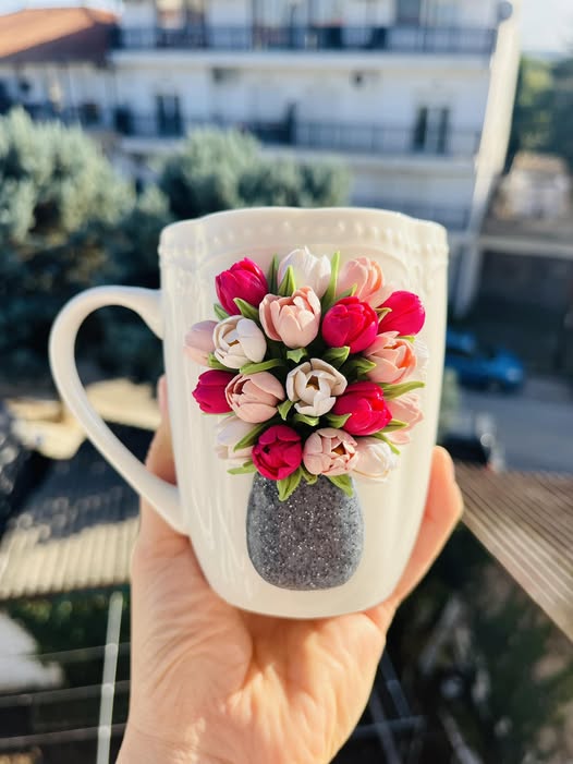 Tulip Vase Mug